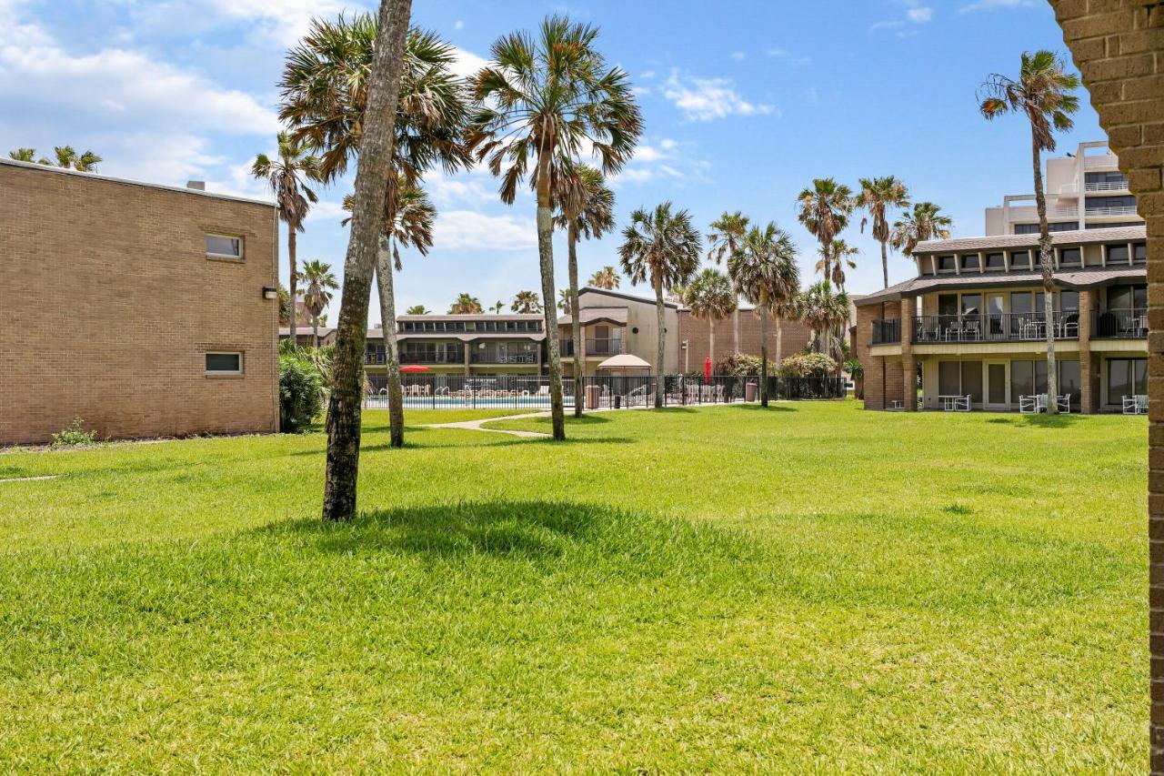 Ground Floor Beachfront Beauty! Steps To The Beach And Pool South Padre Island Exterior foto